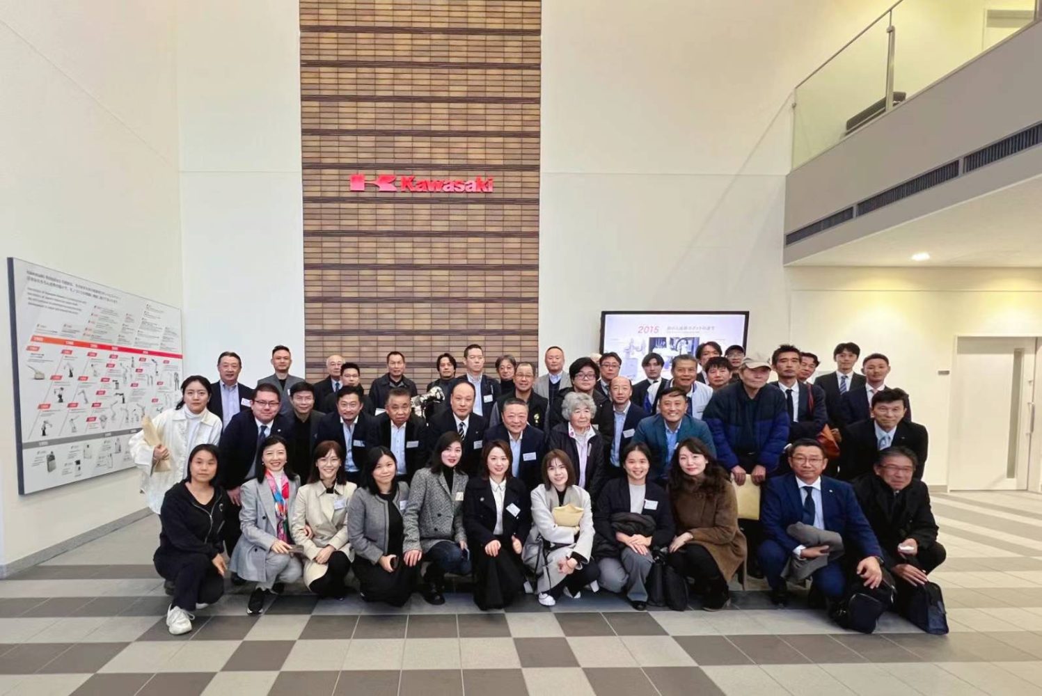 蔚周文商企連合会会員50名以上、神戸川崎重工業株式会社ロボット工場を視察